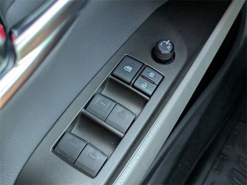 Used 2022 Toyota Camry SE image 21