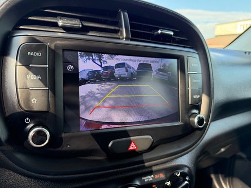 Used 2023 Kia Soul LX w/ LX Technology Package FWD image 29