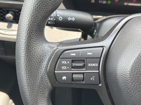 Used 2025 Honda CR-V LX image 12