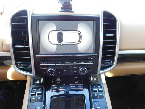 Used 2014 Porsche Cayenne image 31