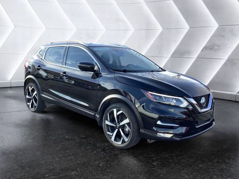 Used 2022 Nissan Rogue Sport SL w/ Premium Package image 1
