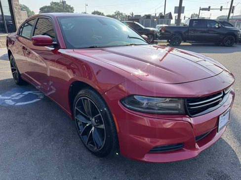 Used 2015 Dodge Charger SE w/ Power Sunroof Group RWD image 3