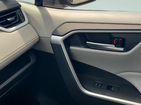 Certified 2025 Toyota RAV4 XLE w/ Convenience Package FWD image 13