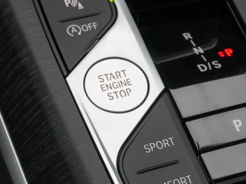 Certified 2025 BMW 330i Sedan image 28