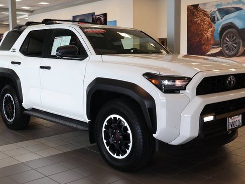 Used 2025 Toyota 4Runner TRD Off-Road Premium w/ Tow Technology Package AWD/4WD image 2