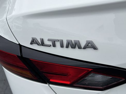 Used 2025 Nissan Altima 2.5 SV image 9