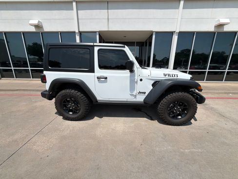 Used 2025 Jeep Wrangler Sport AWD/4WD image 4
