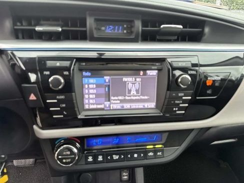 Used 2015 Toyota Corolla LE FWD image 26