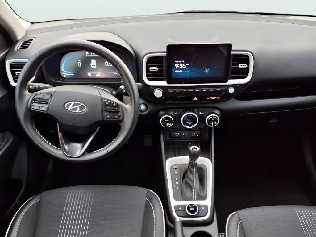 Used 2025 Hyundai Venue Limited FWD image 12