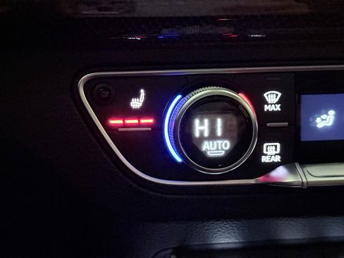 Used 2023 Audi SQ5 Prestige w/ Prestige Package image 36