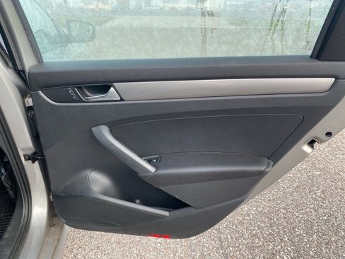 Used 2014 Volkswagen Passat 1.8T S image 15