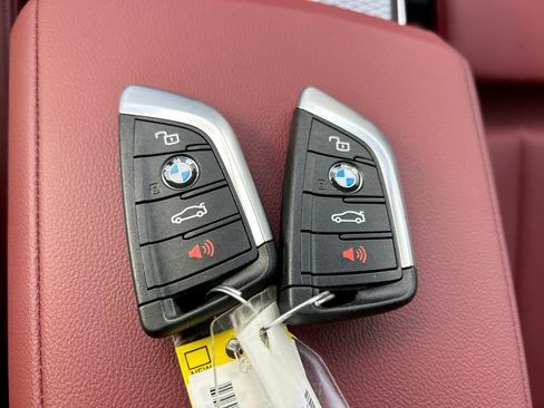 Used 2025 BMW 330i Sedan w/ Convenience Package RWD image 42