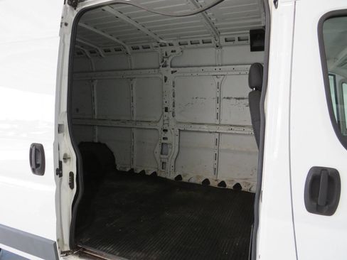 Used 2016 RAM ProMaster 2500 w/ Premium Appearance Group image 3