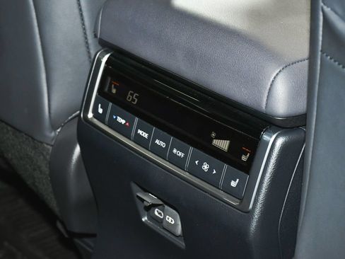 Used 2024 Lexus GX 550 w/ Accessory Package (Z1) AWD/4WD image 48