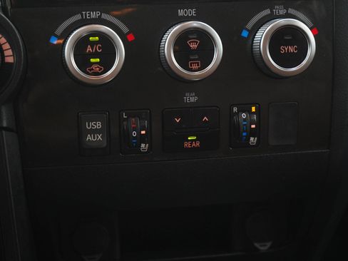 Used 2019 Toyota Sequoia Platinum AWD/4WD image 25