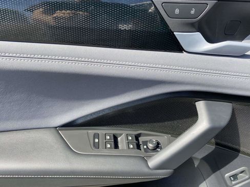 Certified 2025 Volkswagen Tiguan SE AWD/4WD image 23
