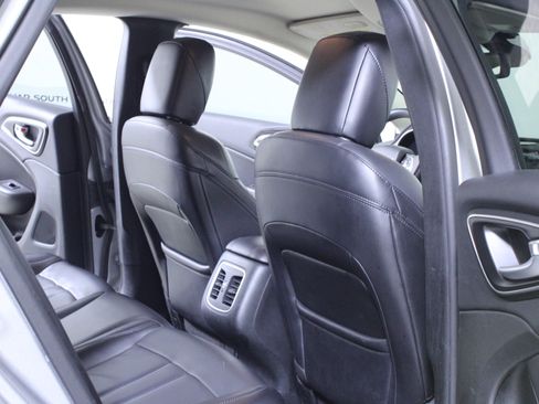 Used 2015 Chrysler 200 C w/ Navigation & Sound Group I image 12