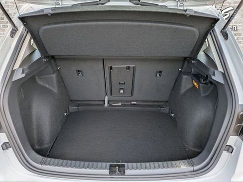 Used 2023 Volkswagen Taos SE w/ Panoramic Sunroof Package image 13