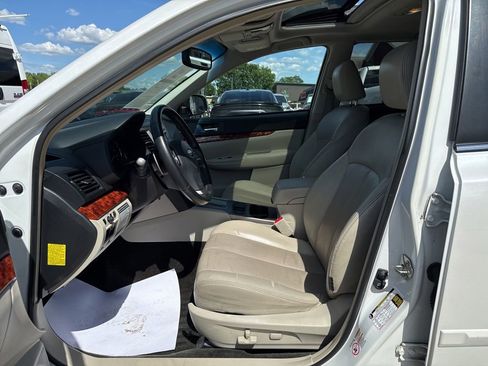 Used 2012 Subaru Outback 2.5i Limited w/ Moonroof Pkg AWD/4WD image 24