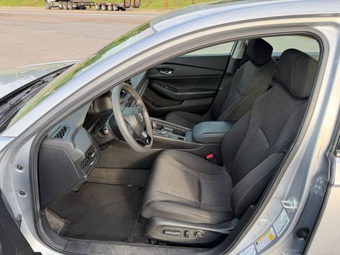 Used 2024 Honda Accord EX image 11