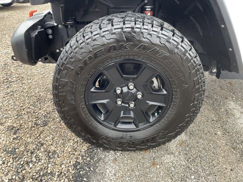 Used 2022 Jeep Gladiator Mojave w/ Auxiliary Switch Group image 11