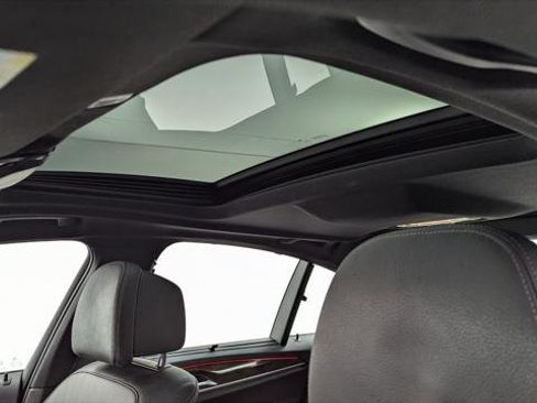 Used 2019 BMW 540i w/ Convenience Package image 32