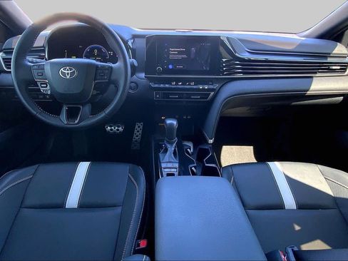 Used 2025 Toyota Camry SE FWD image 15