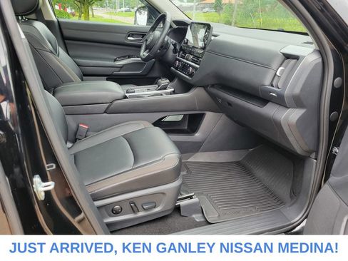 Certified 2025 Nissan Pathfinder SL w/ SL Premium Package AWD/4WD image 25