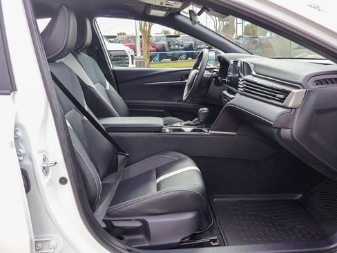 Used 2025 Toyota Camry SE FWD image 9
