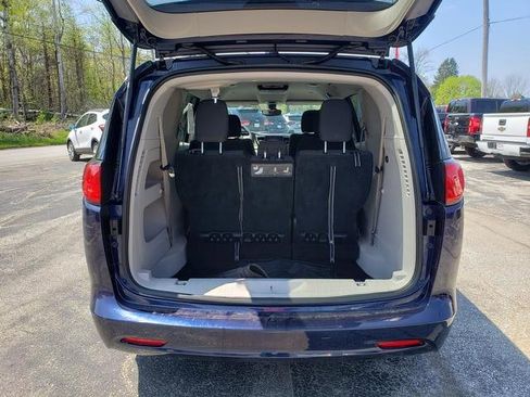 Used 2017 Chrysler Pacifica Touring FWD image 9
