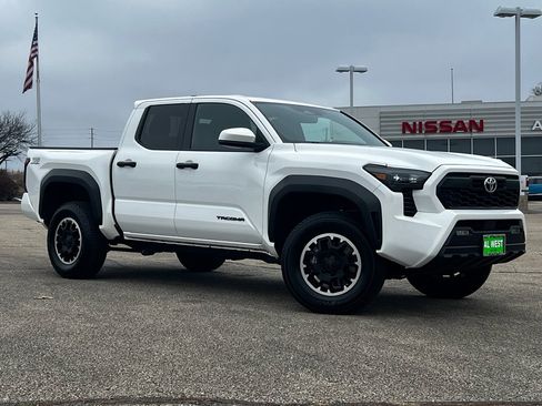 Used 2024 Toyota Tacoma TRD Off-Road image 1