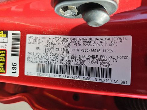 Used 2015 Toyota Tacoma Base image 37