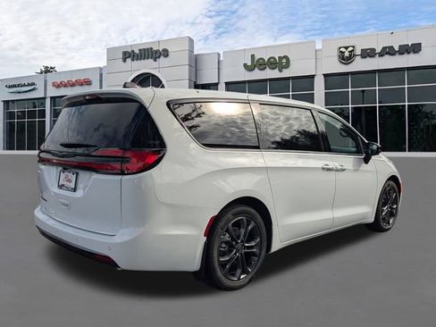 New 2026 Chrysler Pacifica Select FWD image 4
