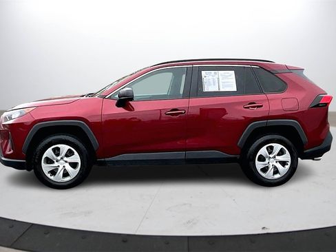 Used 2021 Toyota RAV4 LE image 5