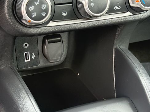 Used 2025 Nissan Versa S w/ Trunk Package FWD image 23