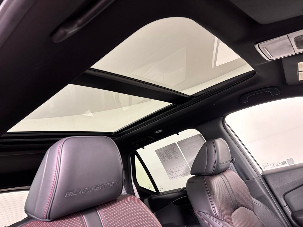 Certified 2025 Honda Pilot Black Edition image 11