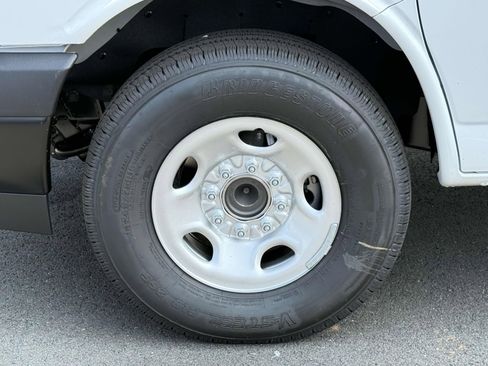 New 2025 Chevrolet Express 3500 Extended image 7