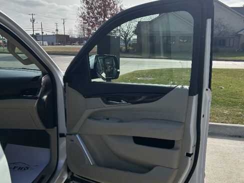 Used 2016 Cadillac Escalade ESV Luxury image 41