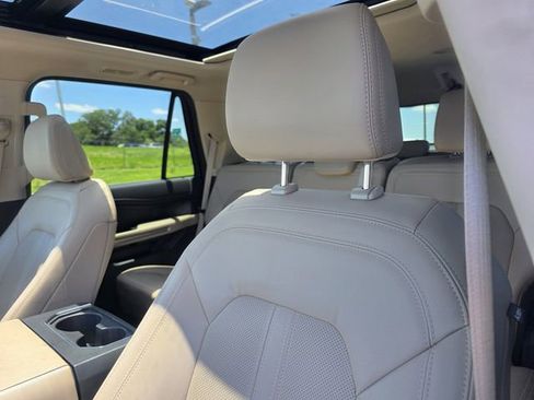 Used 2023 Ford Expedition Limited RWD image 13