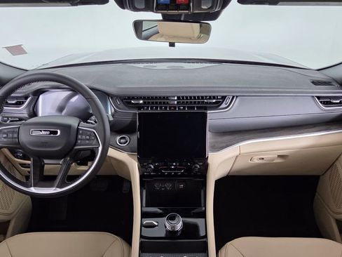 New 2025 Jeep Grand Cherokee Limited image 37