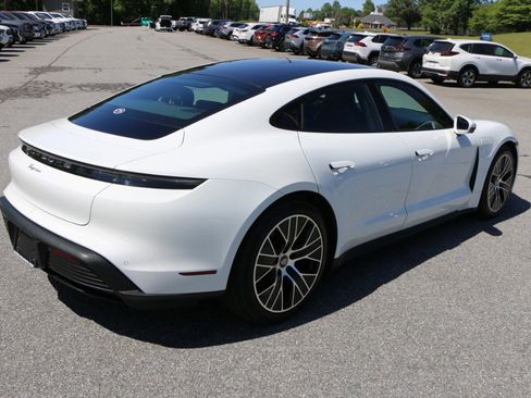 Used 2021 Porsche Taycan RWD image 8