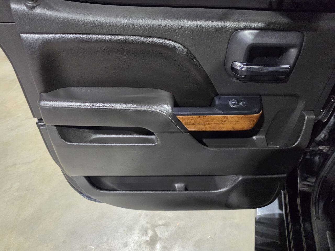 Used 2017 Chevrolet Silverado 1500 High Country AWD/4WD image 32