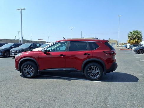 Used 2023 Nissan Rogue S image 2