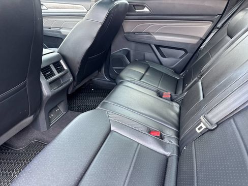 Used 2023 Volkswagen Atlas Cross Sport SE w/ Panoramic Sunroof Package FWD image 12