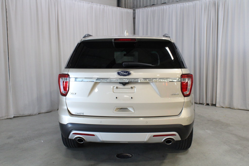 Used 2017 Ford Explorer XLT w/ Equipment Group 202A AWD/4WD image 25
