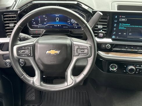 Used 2024 Chevrolet Silverado 1500 LT image 17
