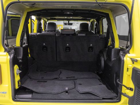 Used 2023 Jeep Wrangler Unlimited Sahara w/ Cold Weather Group image 32