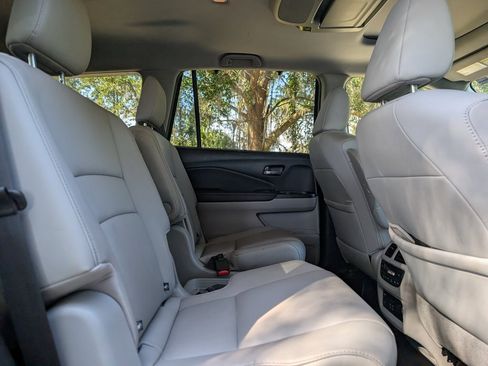 Used 2022 Honda Pilot Touring image 19