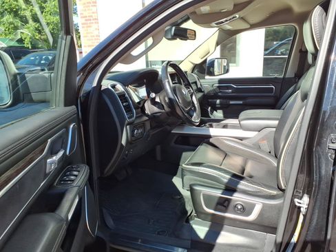 Used 2019 RAM 1500 Laramie AWD/4WD image 9