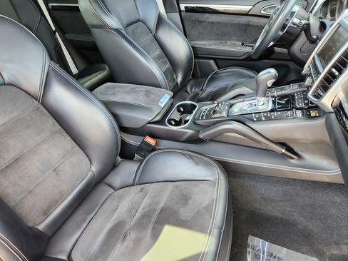 Used 2016 Porsche Cayenne GTS image 13